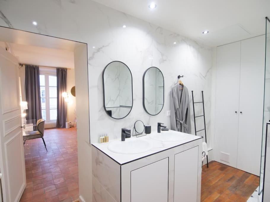 Charme Et Modernite Au Coeur Du Quartier St Louis Apartment Versailles Exterior foto