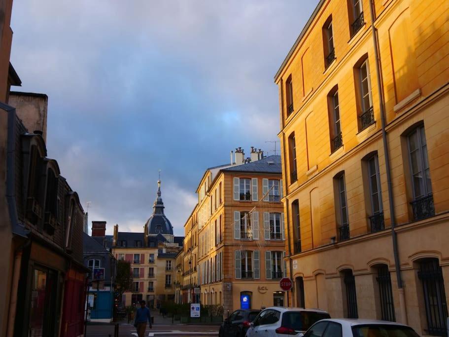 Charme Et Modernite Au Coeur Du Quartier St Louis Apartment Versailles Exterior foto